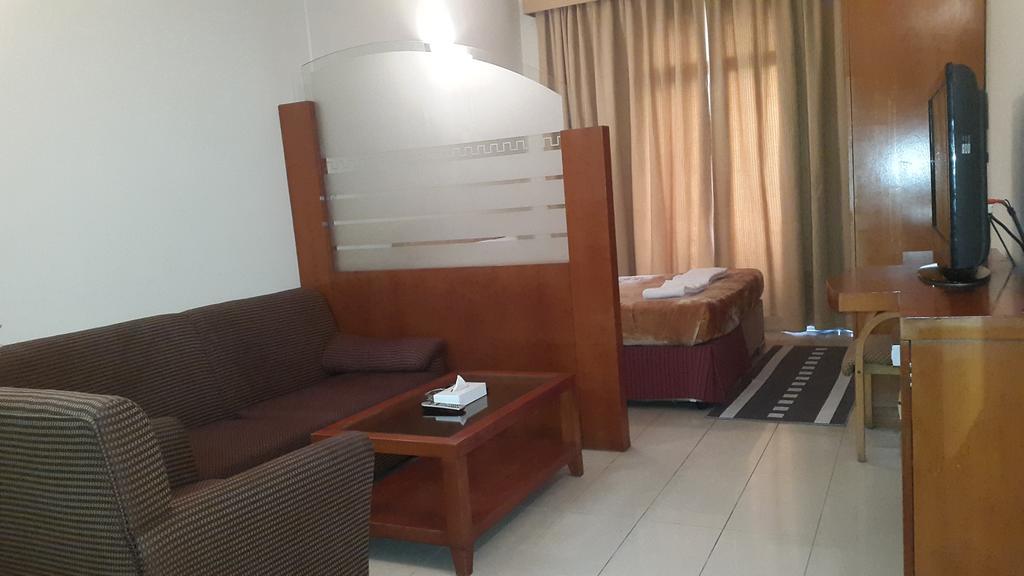 Al Raien Hotel Apartment Дубай Екстериор снимка
